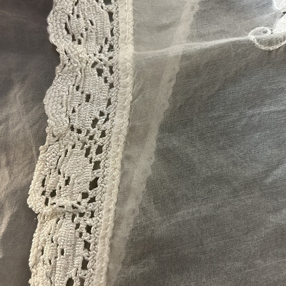 Set of dresser doilies, one long and two side tables - Picture 6 of 7